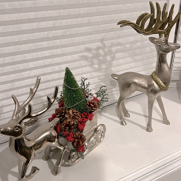 Metal / Standing Deers / Elegant Silver and Gold Reindeer Figurines / 2 pc. - Picture 7 of 13